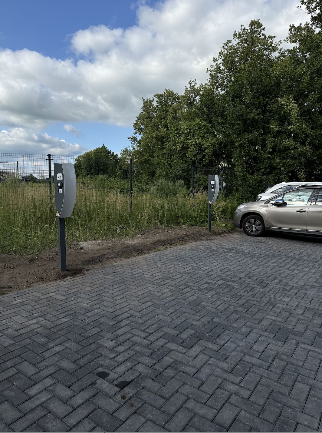 Laadpaal voor bedrijfsparkeerplaats