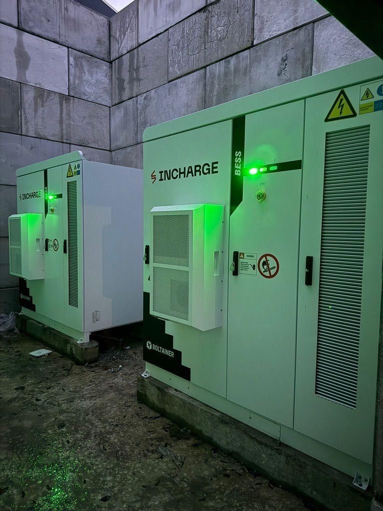 Twee INCHARGE BESS-units met actieve groene status
